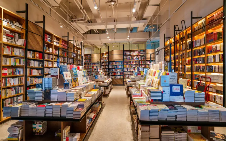 clessence bookstore chongqing modern spacious bookshop named china 86159883